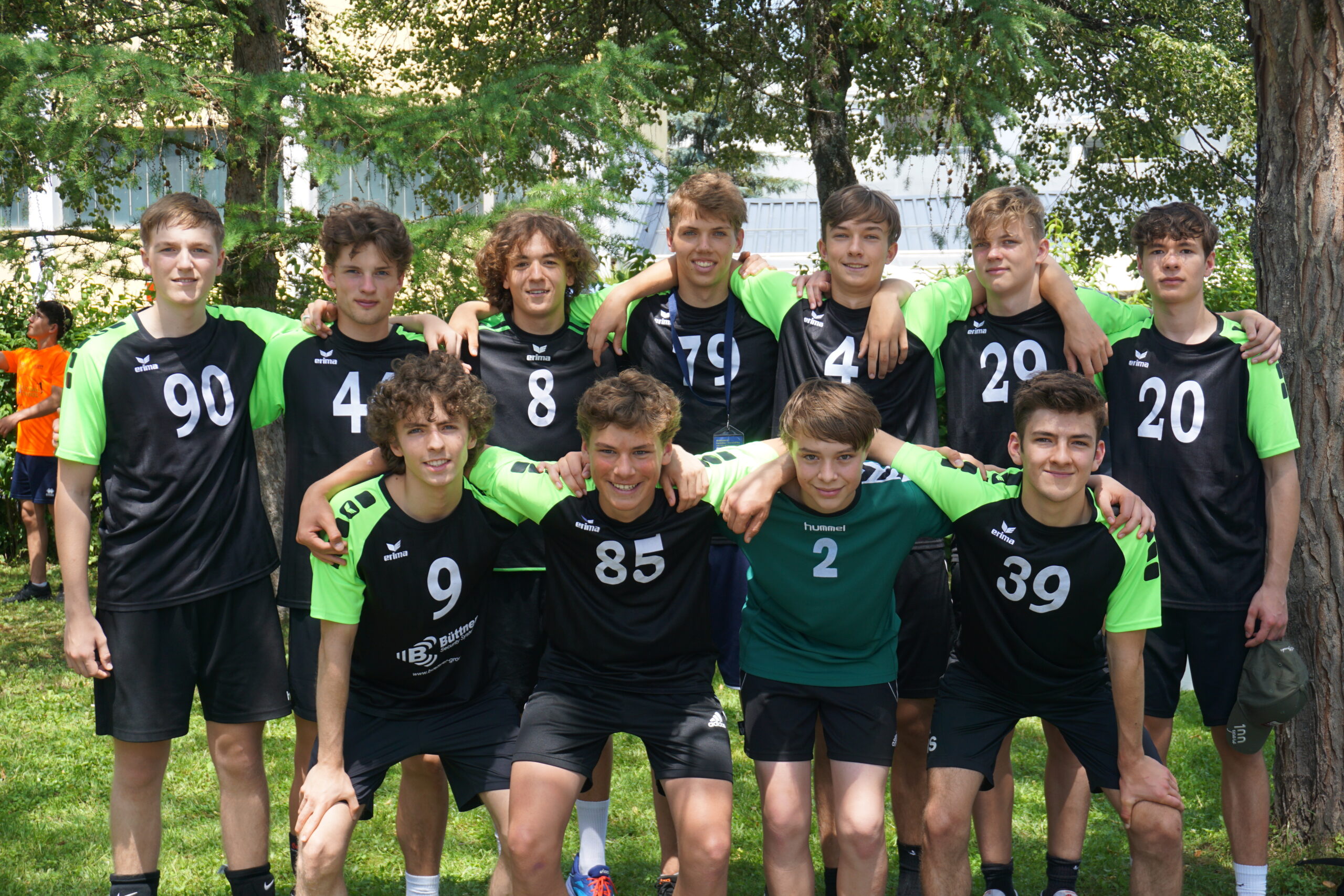 U17